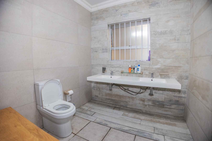 To Let 3 Bedroom Property for Rent in Protea Heights Western Cape